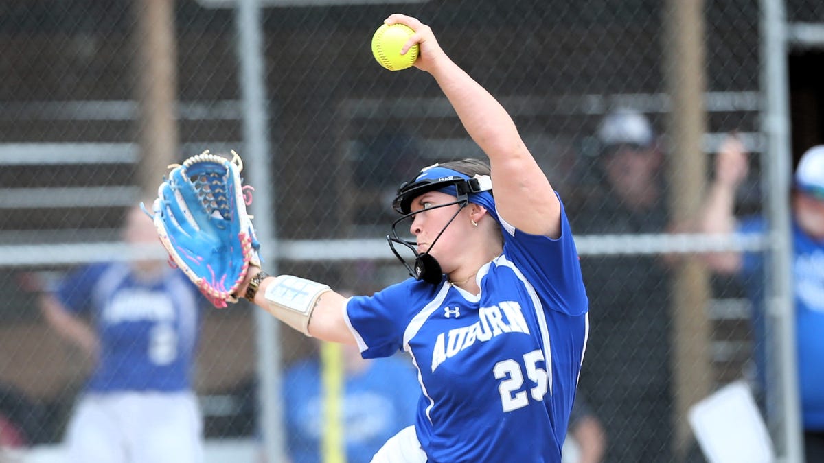 Auburn softball, baseball net repeat regional titles in 2025 playoffs
