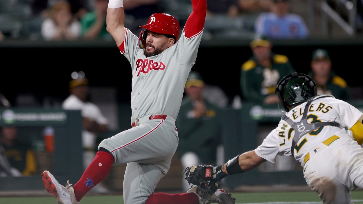 Red-hot Phillies top NL East standings