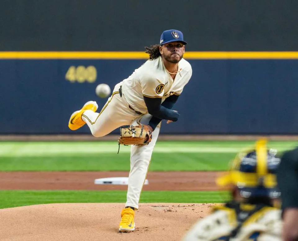 Milwaukee Brewers starting pitcher Freddy Peralta pitches during Game 1 of the wild-card playoff game against the New York Mets on October 1, 2024, at American Family Field..© Jovanny Hernandez &sol; Milwaukee Journal Sentinel &sol; USA TODAY NETWORK via Imagn Images