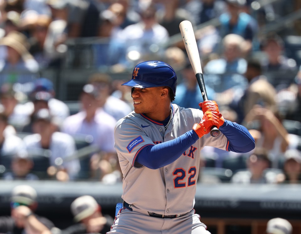 Juan Soto #22 of the New York Mets batting.