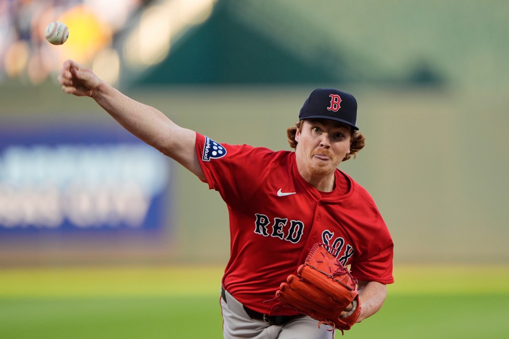 Red Sox blow lead in extras, lose to Royals 2-1 in 12 innings