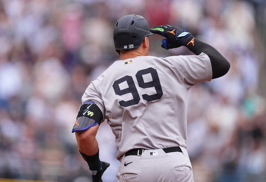 Yankees win laugher over Rockies after scoring 10 runs in 5th inning