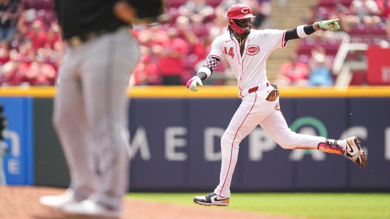 Cincinnati Reds' Elly De La Cruz (44) gestures as he rounds the bases after hitting a solo home run during the third inning of a baseball game against the Chicago White Sox, Thursday, May 15, 2025, in Cincinnati. (AP Photo/Jeff Dean)