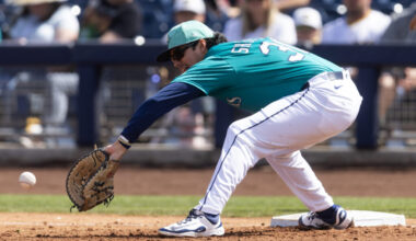 Mariners Outright Austin Shenton, Jesse Hahn