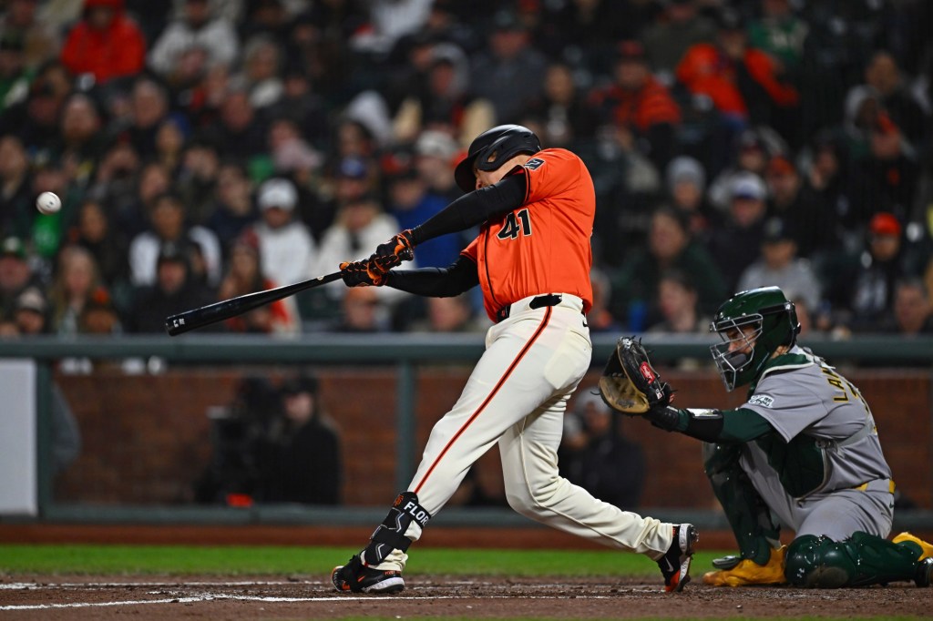 Wilmer Flores hits three homers as SF Giants rout A's in return to Bay