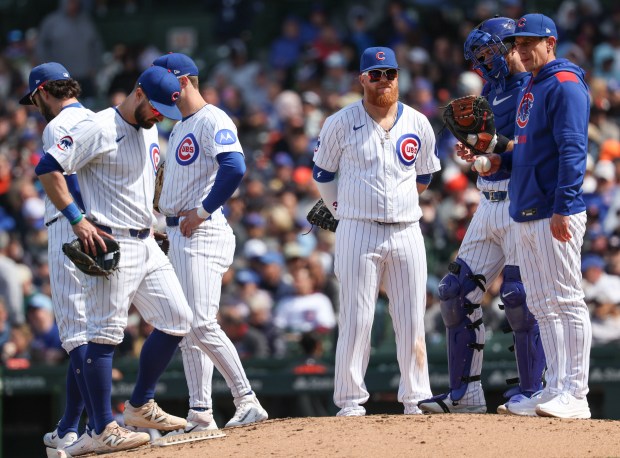 Chicago Cubs manager Craig Counsell makes a pitching change in the sixth inning Wednesday, May 7, 2025, at Wrigley Field. (Brian Cassella/Chicago Tribune)