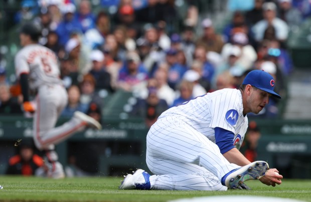 Chicago Cubs pitcher Chris Flexen slides to pick up a grounder by San Francisco Giants outfielder Mike Yastrzemski in the ninth inning Wednesday, May 7, 2025, at Wrigley Field. (Brian Cassella/Chicago Tribune)
