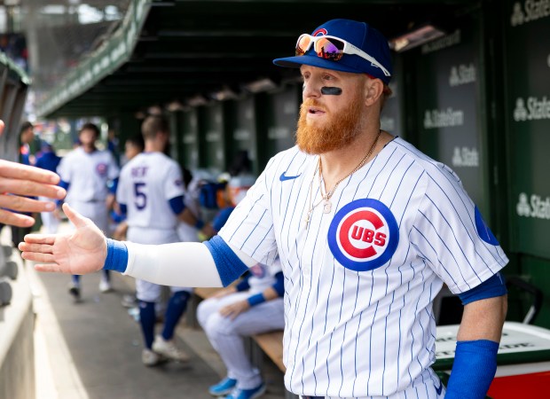 Chicago Cubs first baseman Justin Turner prepares for the game Wednesday, May 7, 2025, at Wrigley Field. (Brian Cassella/Chicago Tribune)