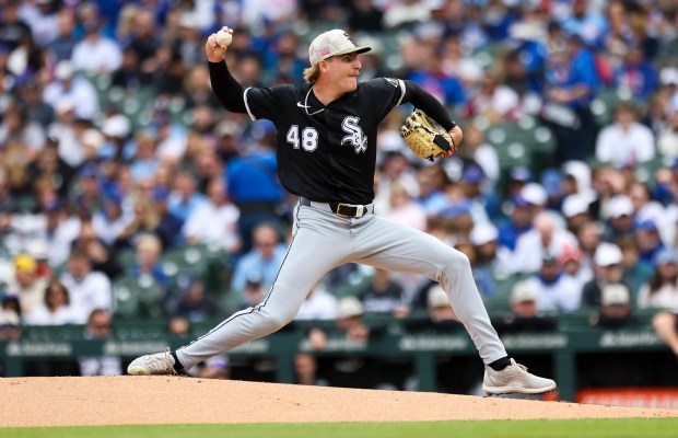 Chicago White Sox pitcher Jonathan Cannon (48) pitches in the first inning against the Chicago Cubs at Wrigley Field on Sunday, May 18, 2025. (Eileen T. Meslar/Chicago Tribune)