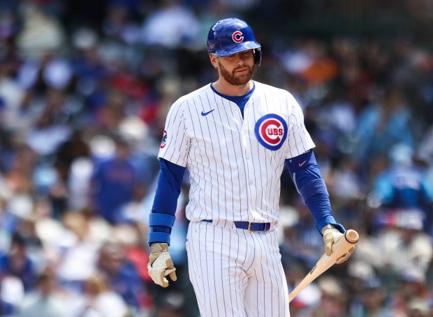 Chicago Cubs catcher Carson Kelly (15) walks to the dugout after striking out in the fourth inning against the Chicago White Sox at Wrigley Field on Sunday, May 18, 2025. (Eileen T. Meslar/Chicago Tribune)