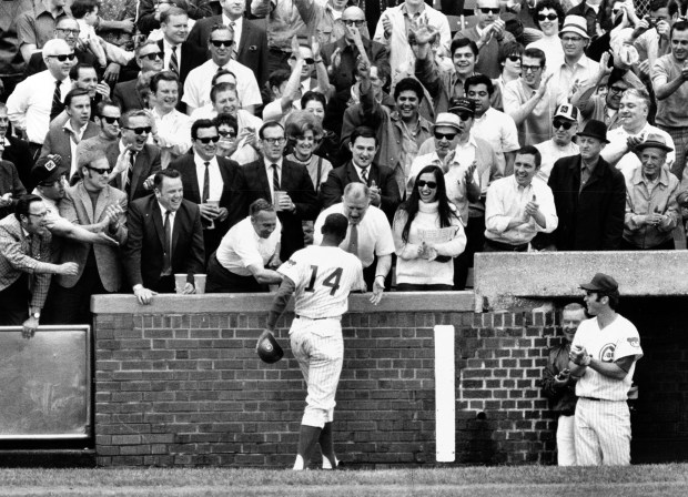 Fans greet Ernie Banks after he hit the 500th home run of his career on May 12, 1970, against the Atlanta Braves at Wrigley Field. (Phil Mascione/Chicago Tribune)