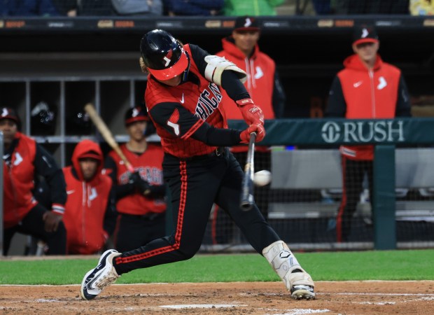 White Sox shortstop Chase Meidroth connects for a single in the fifth inning against the Rangers at Rate Field on May 23, 2025, in Chicago. (John J. Kim/Chicago Tribune)
