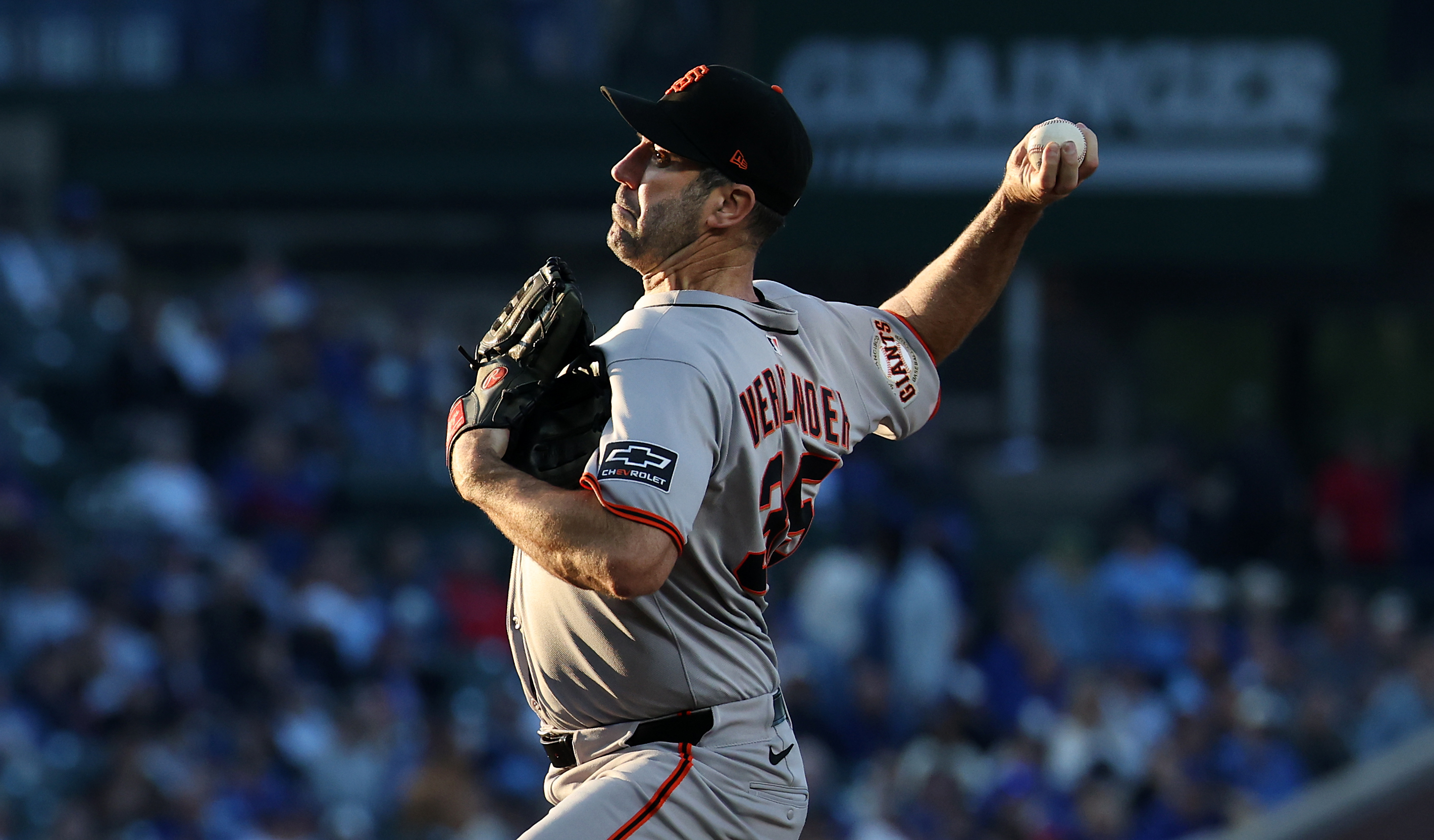 San Francisco Giants starting pitcher Justin Verlander (35) delivers to the Chicago Cubs in the second inning of a game at Wrigley Field in Chicago on May 6, 2025. (Chris Sweda/Chicago Tribune)