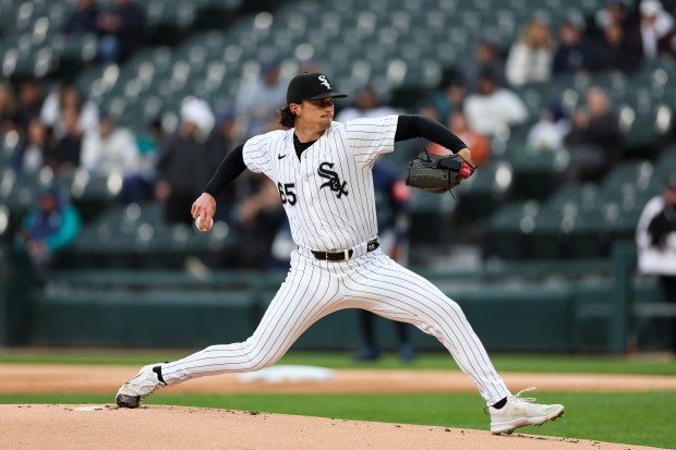 Chicago White Sox pitcher Davis Martin (65) pitches during the first inning against the Seattle Mariners at Rate Field on Monday, May 19, 2025, in Chicago. (Armando L. Sanchez/Chicago Tribune)