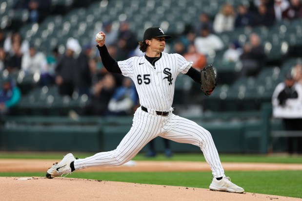 Chicago White Sox pitcher Davis Martin (65) pitches during the first inning against the Seattle Mariners at Rate Field on Monday, May 19, 2025, in Chicago. (Armando L. Sanchez/Chicago Tribune)