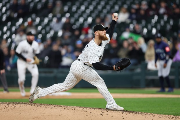 Chicago White Sox pitcher Cam Booser (71) pitches during the eighth inning against the Seattle Mariners at Rate Field on Monday, May 19, 2025, in Chicago. (Armando L. Sanchez/Chicago Tribune)