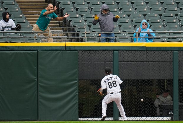 White Sox center fielder Luis Robert Jr. watches a home run hit by the Mariners' Julio Rodríguez go over the fence during the first inning on May 21, 2025, at Rate Field. (Erin Hooley/AP)