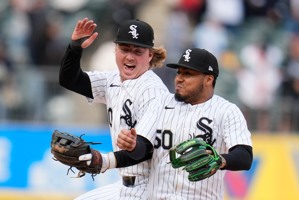 Chicago White Sox ride 6-run 6th to 10-5 win over Texas Rangers
