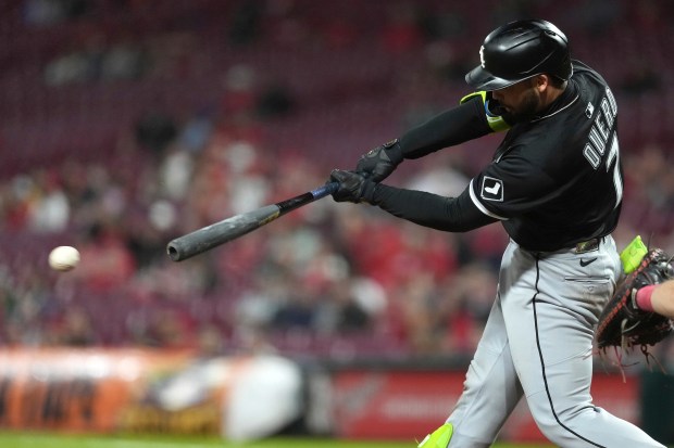 Chicago White Sox's Edgar Quero hits a single in the ninth inning of a baseball game against the Cincinnati Reds. Tuesday, May 13, 2025, in Cincinnati. (AP Photo/Kareem Elgazzar)