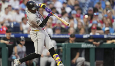 Diamondbacks squander big lead, win in extras vs. Phillies