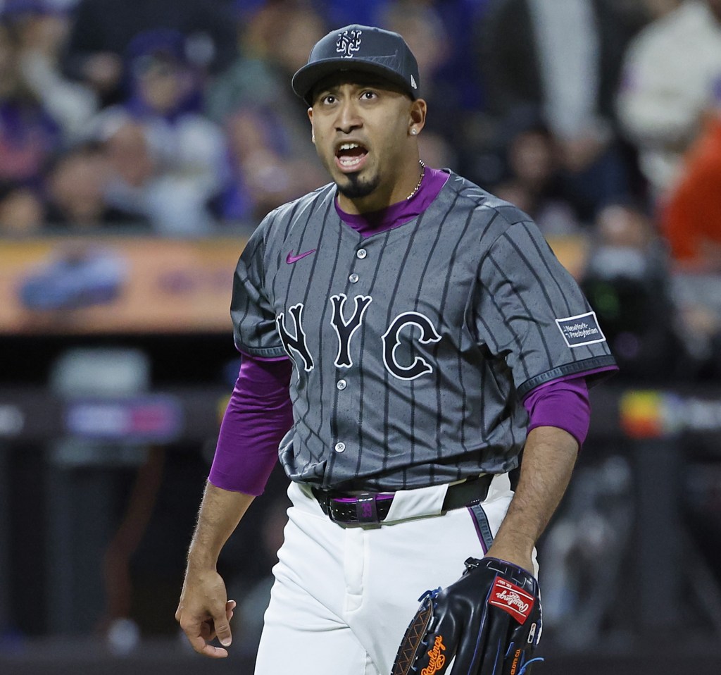 Edwin Diaz celebrates after recording the final out in the Mets' win over the Dodgers.