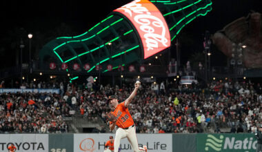 Giants look to remain unbeaten in Robbie Ray starts