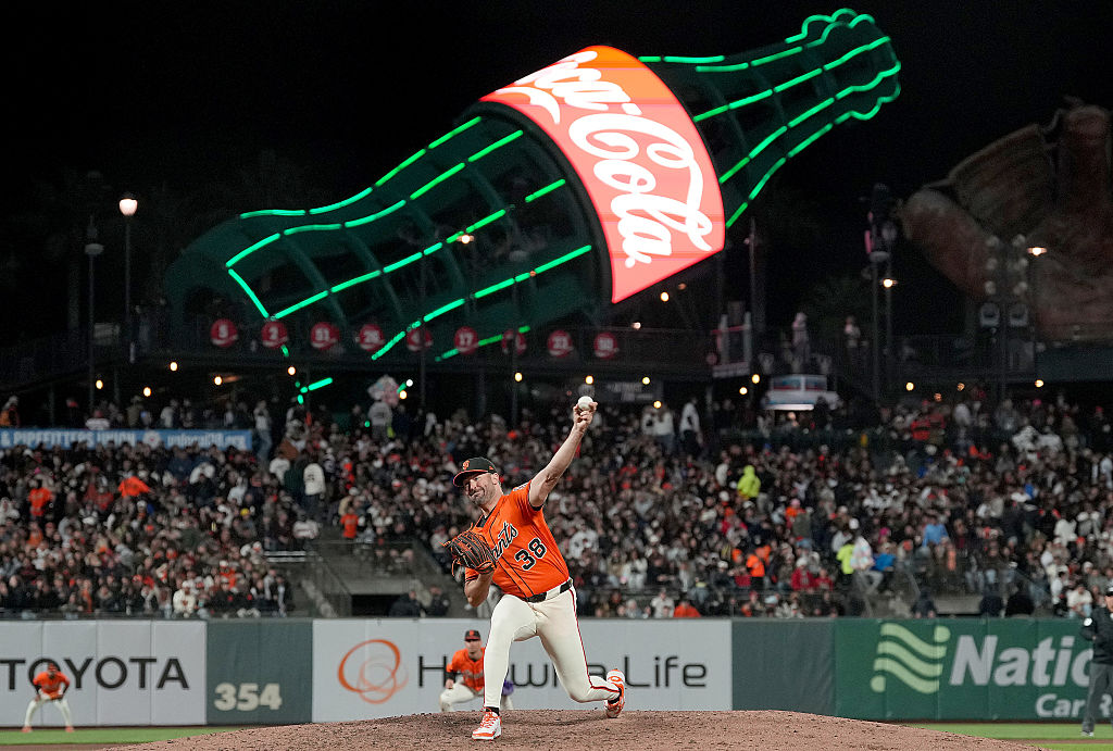 Giants look to remain unbeaten in Robbie Ray starts