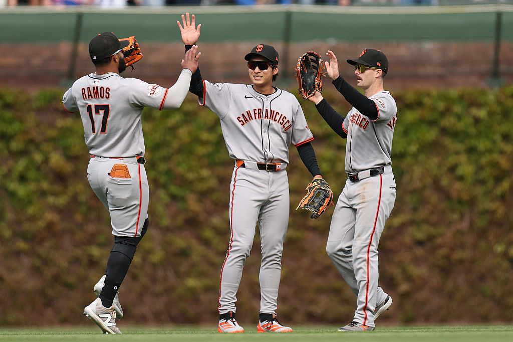 Hot clubs clash as Giants begin series against Twins