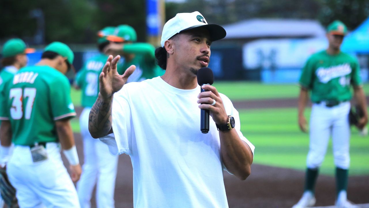 Kolten Wong spoke to the crowd at Les Murakami Stadium before Hawaii played against UC San Diego on Friday night.