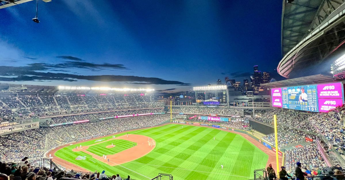 Mariners to replace scoreboard in 2026