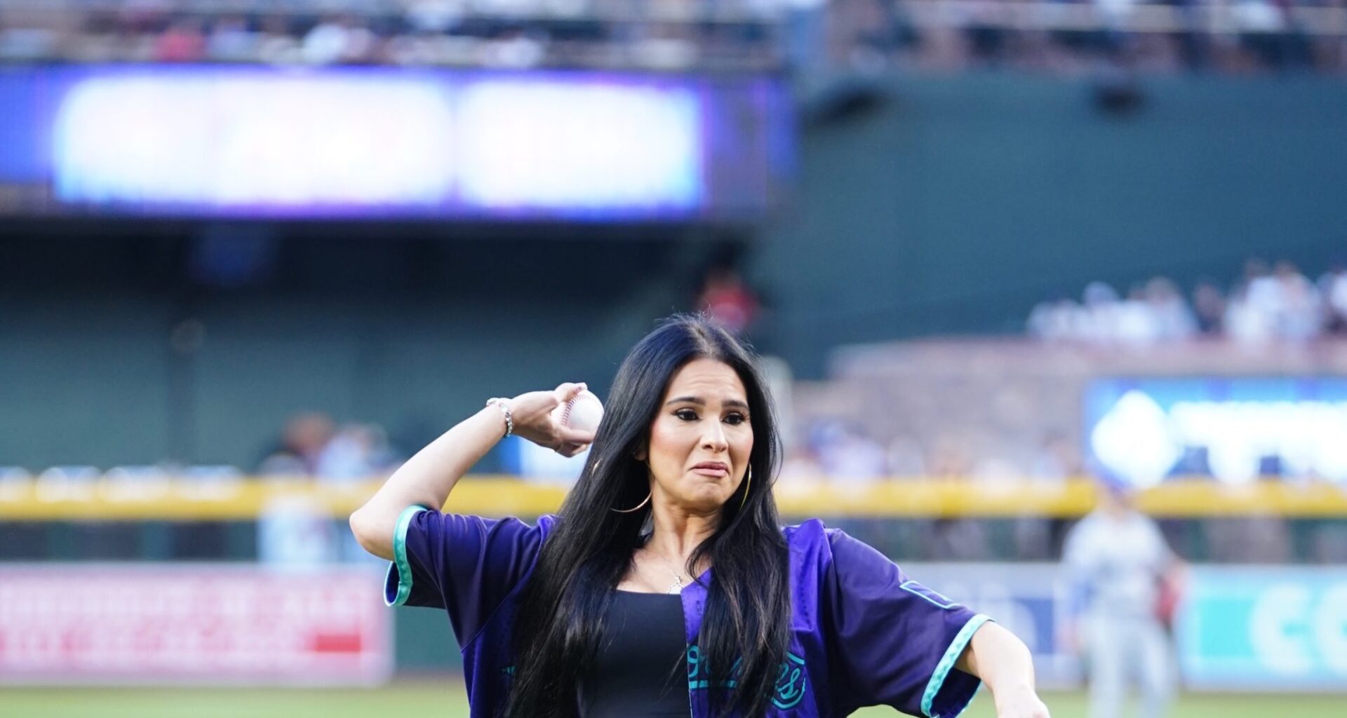 MLB Network’s Siera Santos delivers brutal first pitch
