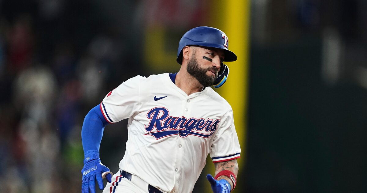 Texas Rangers outfielder Kevin Pillar heads to 10-day IL with back strain