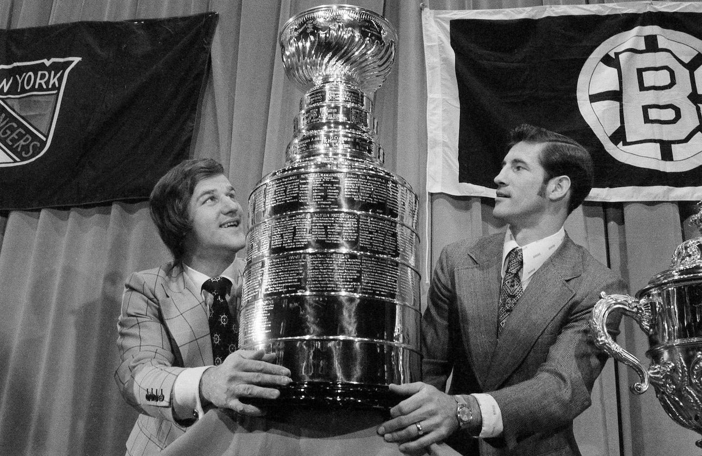 Bobby Orr and Jean Ratelle got to hold the Stanley Cup before the 1972 matchup between the Bruins and Rangers.