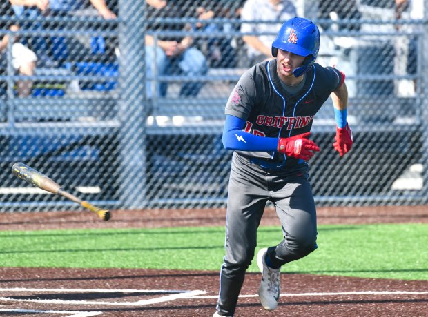 Los Alamitos’ Nate Walker (10) gets an RBI hit against...