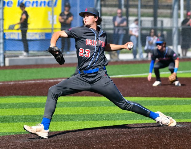 Los Alamitos pitcher Tristin Dalzell (23) makes a pitch against...