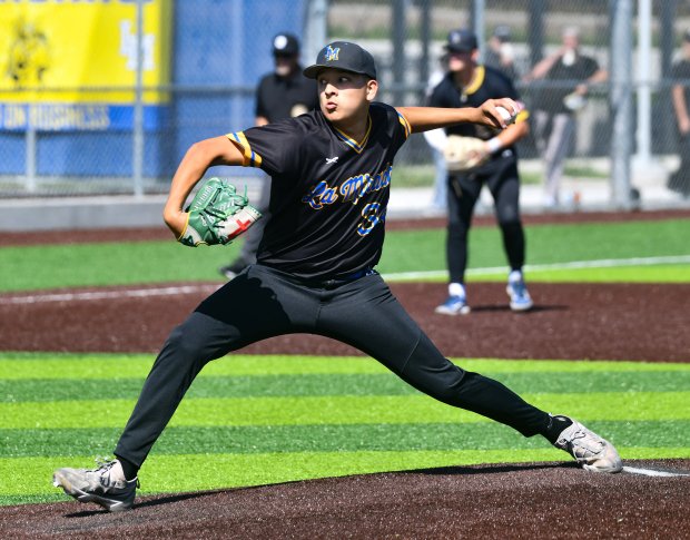 La Mirada’s Luke Armijo (34) makes a pitch against Los...