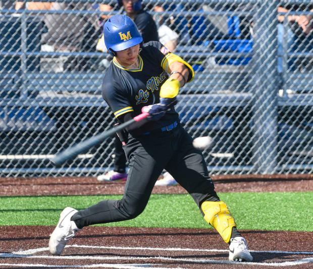 La Mirada’s Kevin Jeon (17) gets an RBI hit against...