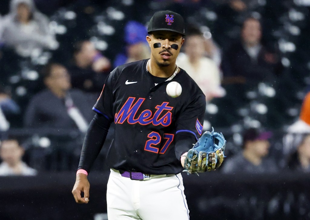Mark Vientos, who was scratched from Friday's lineup with abdominal soreness, was able to pinch hit in the Mets' 5-2 win over the Dodgers on Saturday, May 24, 2025.