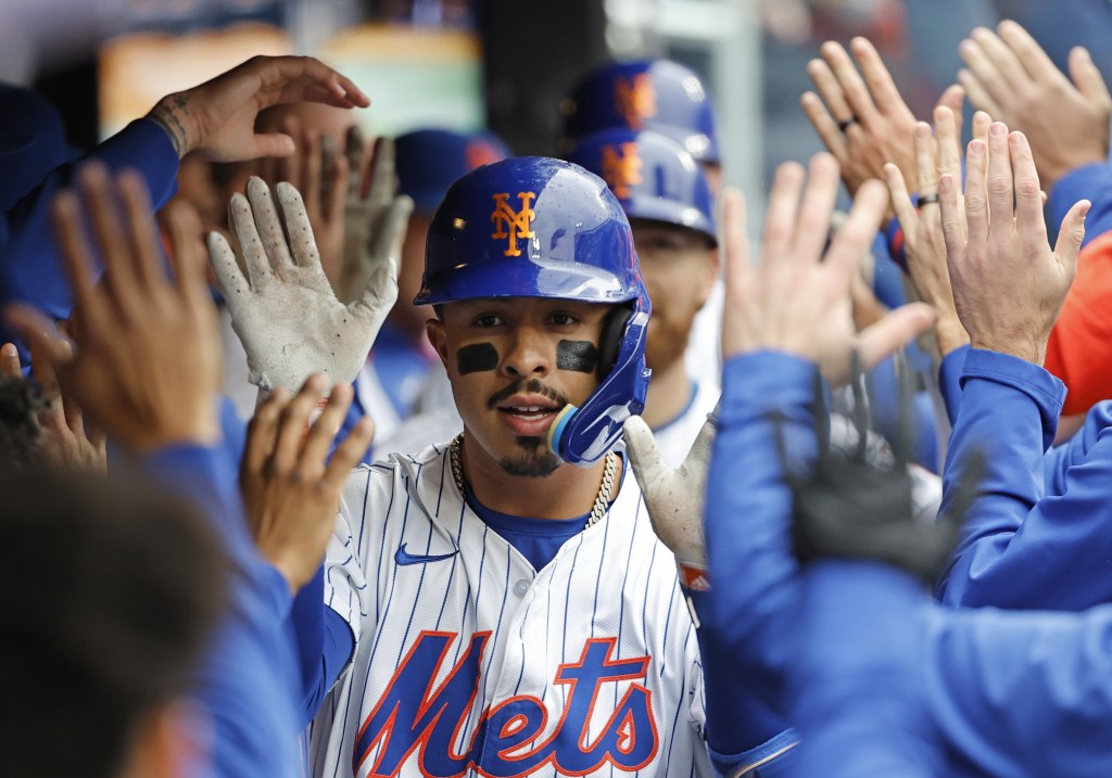 Mark Vientos celebrates with teammates after belting a three-run homer in the third inning of the Mets' loss to the White Sox.