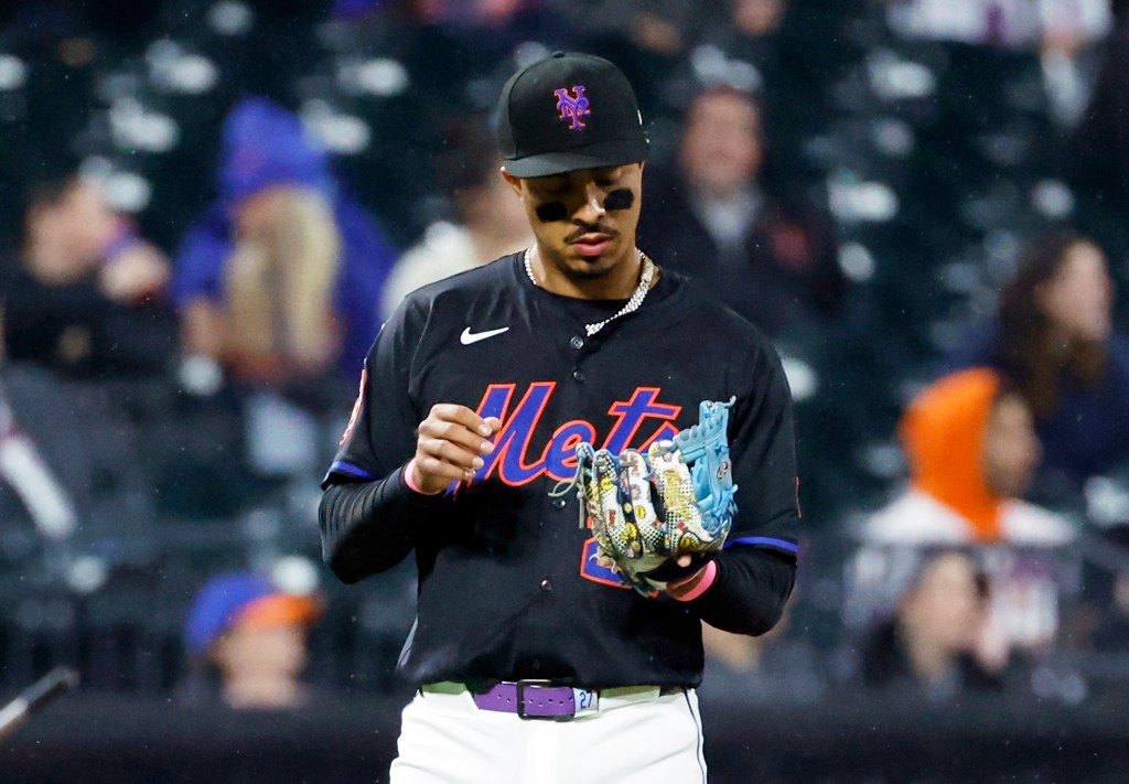 Mark Vientos checks his glove after Jared Triolo's double went through a hole in his glove that led to a run in the seventh inning of Mets' 2-1 win over the Pirates on May 13, 2025.