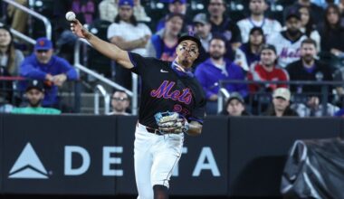 Mets' Mark Vientos has ball go through webbing in 'tough break' play at third base - SNY