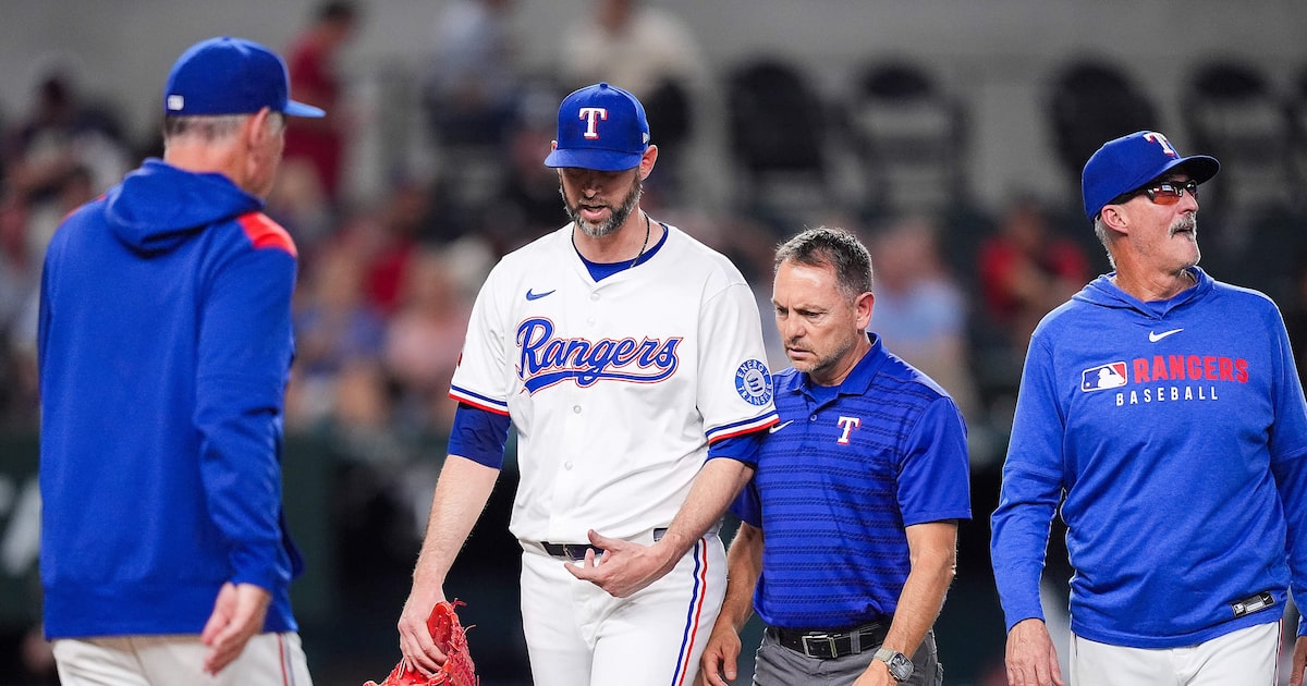 Texas Rangers reliever Chris Martin exits game with elbow tightness