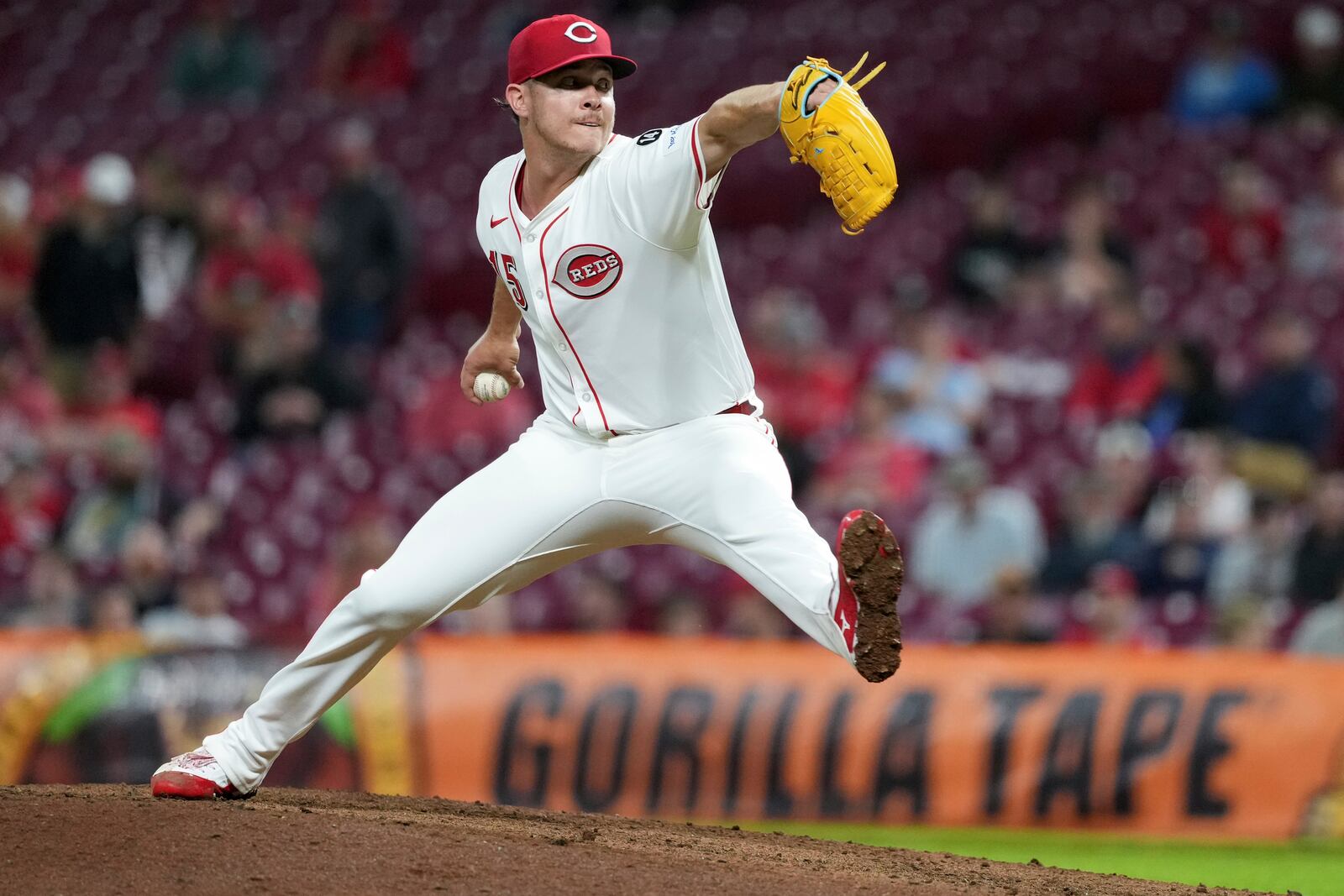 Cincinnati Reds' Emilio Pagán delivers a pitch in the 10th inning of a baseball game against the Chicago White Sox, Tuesday, May 13, 2025, in Cincinnati. (AP Photo/Kareem Elgazzar)
