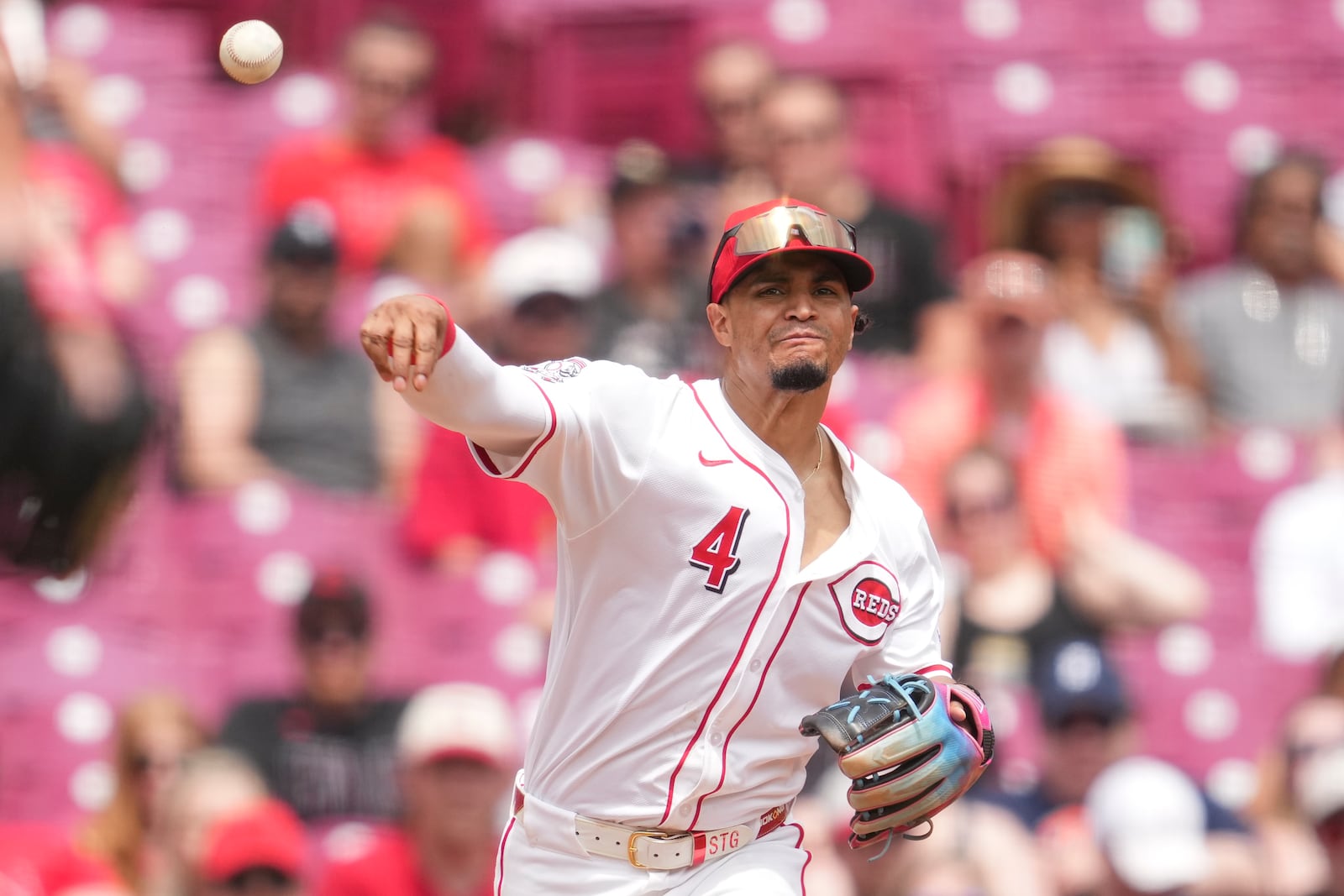 Cincinnati Reds third baseman Santiago Espinal throws out Chicago White Sox's Lenyn Sosa at first base during the eighth inning of a baseball game, Thursday, May 15, 2025, in Cincinnati. (AP Photo/Jeff Dean)
