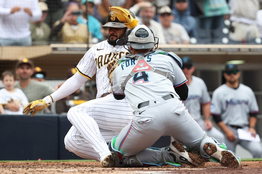 Kyle Hart, bullpen stutter as Padres give one back to Marlins – San Diego Union-Tribune