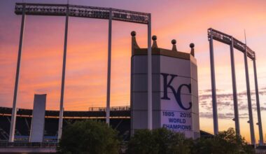 RAGANS STRIKES OUT 11 AS ROYALS BLANK WHITE SOX 3-0 | KMMO