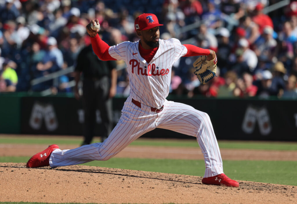 Braves Sign Jose Cuas To Minor League Deal