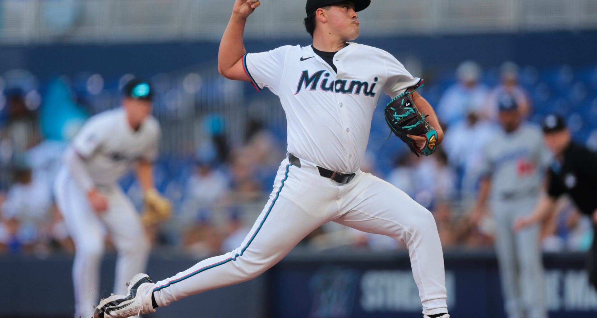 Bellozo's strong start wasted after questionable pitching change as Marlins drop series finale - Marlins