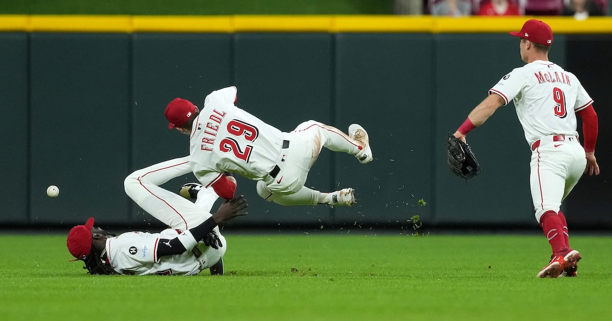 Reds collapse again in extra innings, fall to 13-Win White Sox