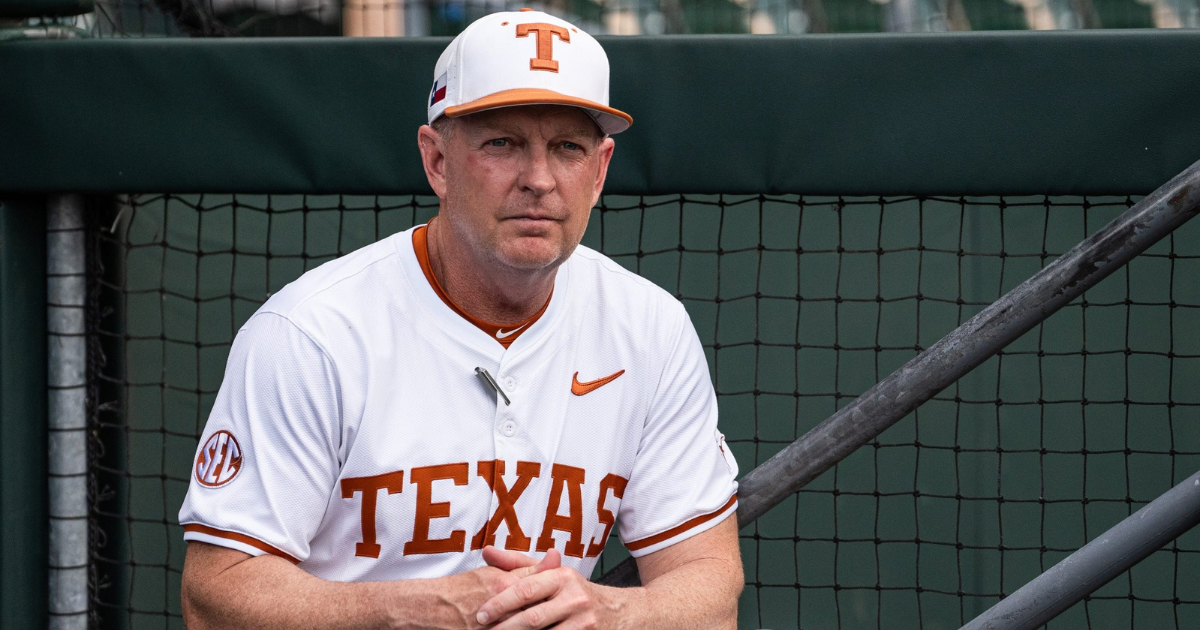 (Gary Cosby Jr. / USA TODAY NETWORK via Imagn Images) May 22, 2025; Hoover, AL, USA; Tennessee shortstop Gavin Kilen (6) is congratulated by teammates after hitting a solo homer to give Tennessee the lead in the 10th inning in the third round of the SEC Baseball Tournament at the Hoover Met. Tennessee eliminated Texas with a 12-inning 7-5 victory. Kilen drove in all three runs in extra innings.